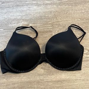 Victoria’s Secret push-up plunge bra